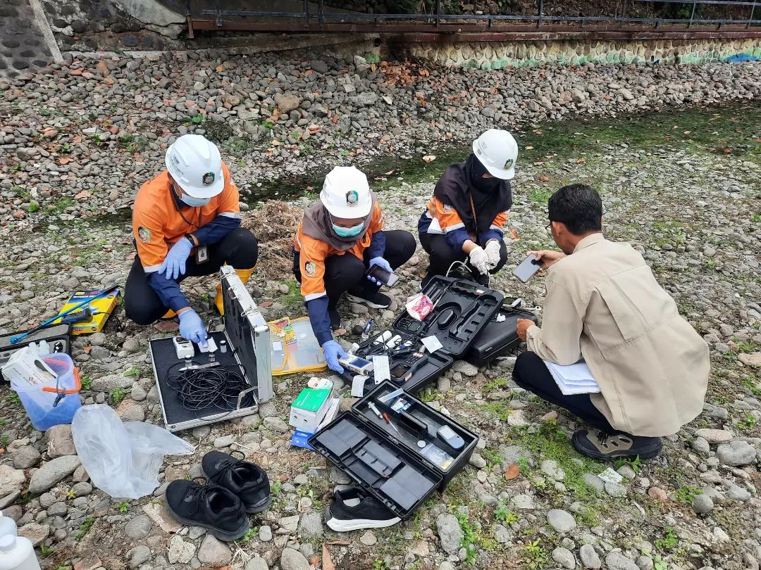 PENGAMBILAN UJI AIR DALAM RANGKA REAKREDITASI LABORATORIUM LINGKUNGAN